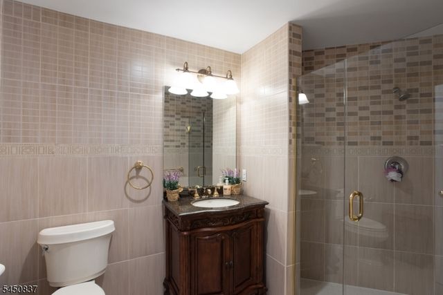 202 Rock Road West, Green Brook Twp., NJ 08812