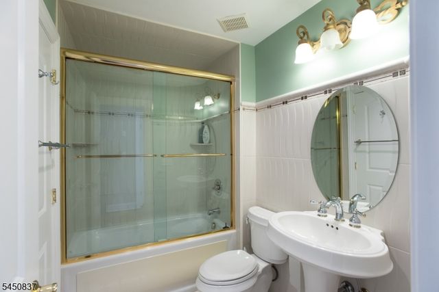 202 Rock Road West, Green Brook Twp., NJ 08812