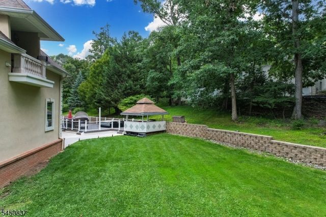 202 Rock Road West, Green Brook Twp., NJ 08812