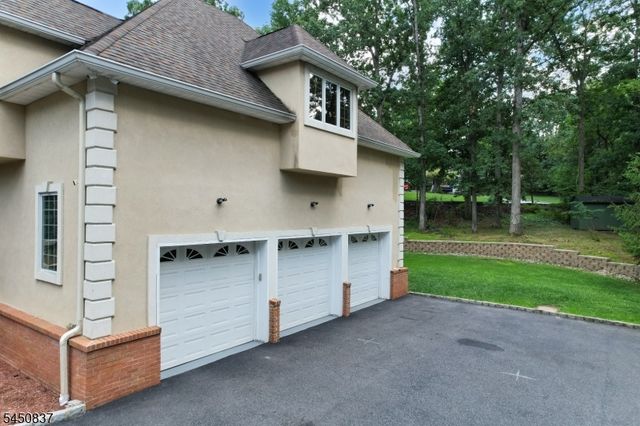 202 Rock Road West, Green Brook Twp., NJ 08812