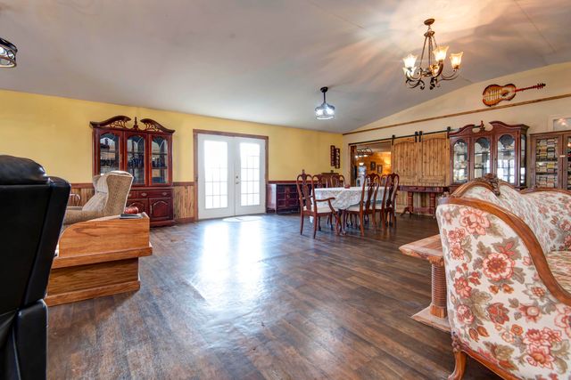 207 Royal Drive, Marshfield, MO 65706