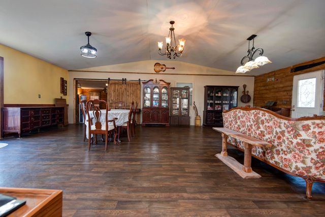 207 Royal Drive, Marshfield, MO 65706