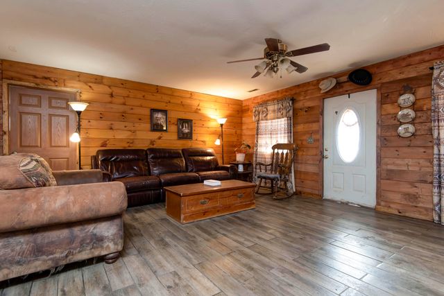 207 Royal Drive, Marshfield, MO 65706