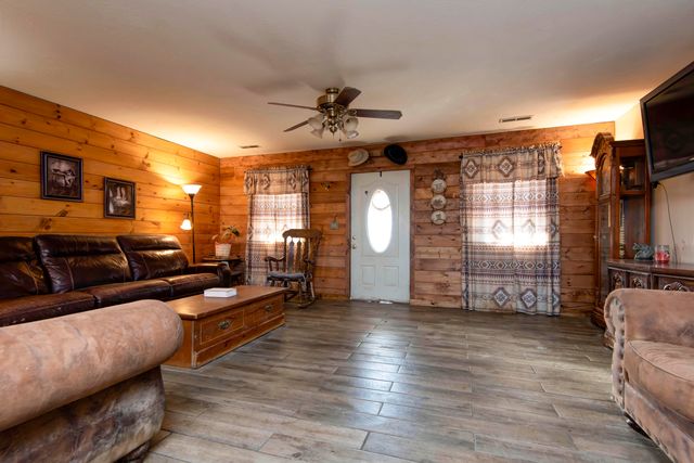 207 Royal Drive, Marshfield, MO 65706