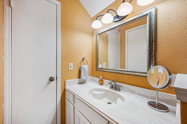 1414 W Castlewood Avenue, Friendswood, TX 77546