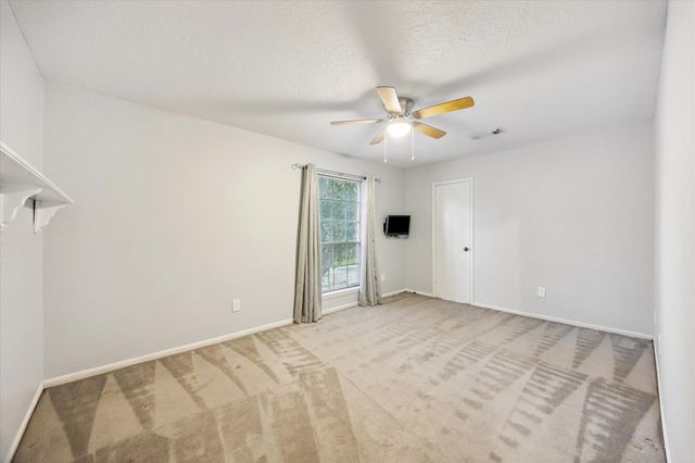 1414 W Castlewood Avenue, Friendswood, TX 77546