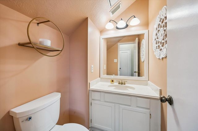 1414 W Castlewood Avenue, Friendswood, TX 77546