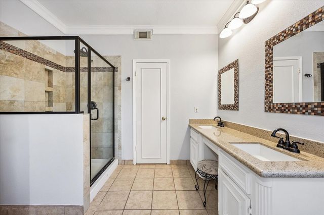 1414 W Castlewood Avenue, Friendswood, TX 77546