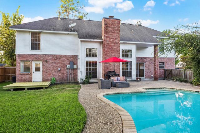 1414 W Castlewood Avenue, Friendswood, TX 77546