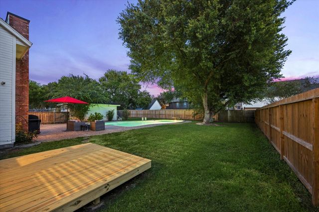 1414 W Castlewood Avenue, Friendswood, TX 77546