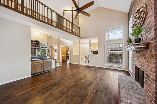 1414 W Castlewood Avenue, Friendswood, TX 77546