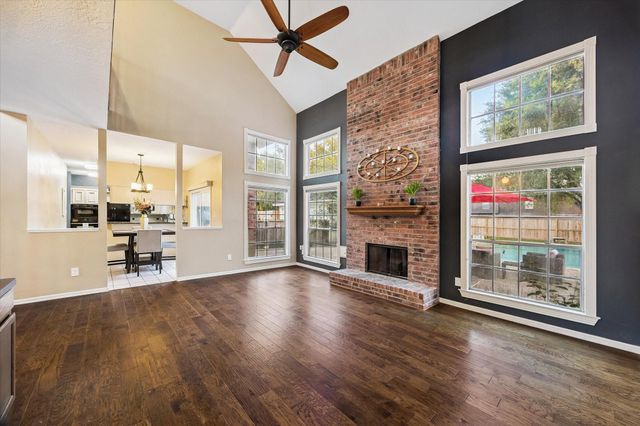 1414 W Castlewood Avenue, Friendswood, TX 77546