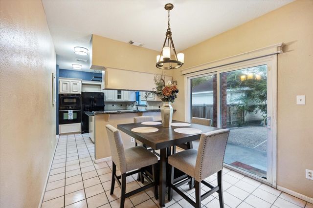 1414 W Castlewood Avenue, Friendswood, TX 77546