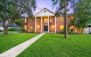 1414 W Castlewood Avenue, Friendswood, TX 77546