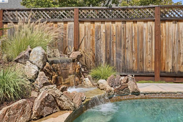 7629 Elderwood Court, Cupertino, CA 95014