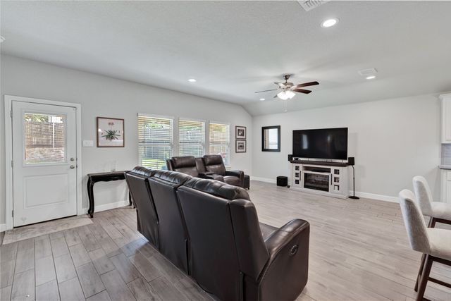 321 Valentine Court, Burleson, TX 76028