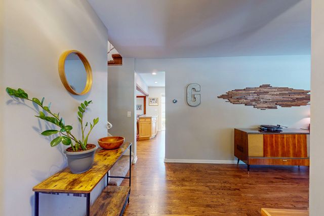 315 E Reseda Parkway, Palatine, IL 60067