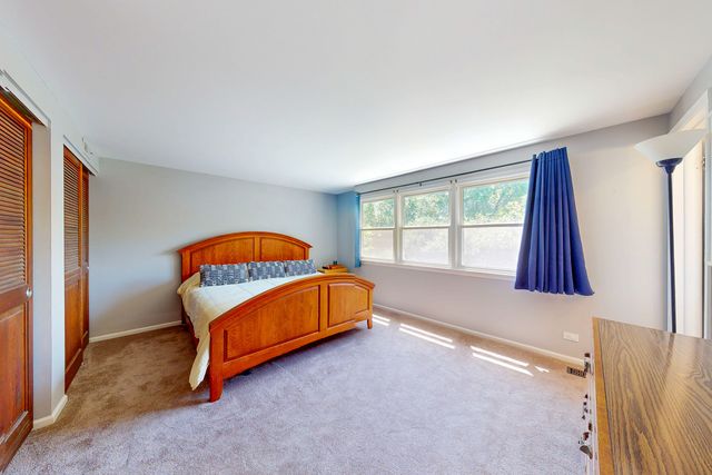 315 E Reseda Parkway, Palatine, IL 60067