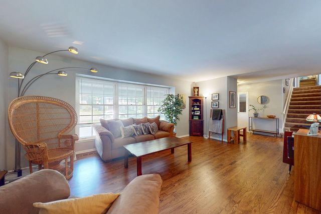 315 E Reseda Parkway, Palatine, IL 60067