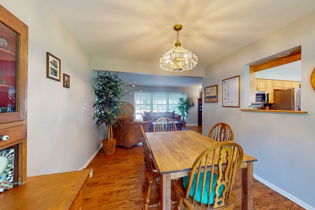 315 E Reseda Parkway, Palatine, IL 60067