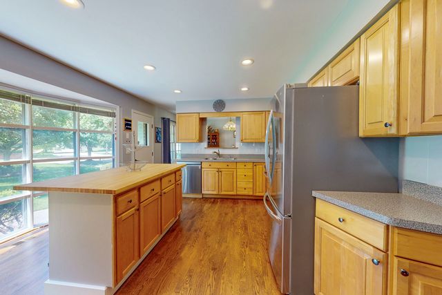 315 E Reseda Parkway, Palatine, IL 60067