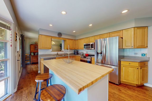315 E Reseda Parkway, Palatine, IL 60067