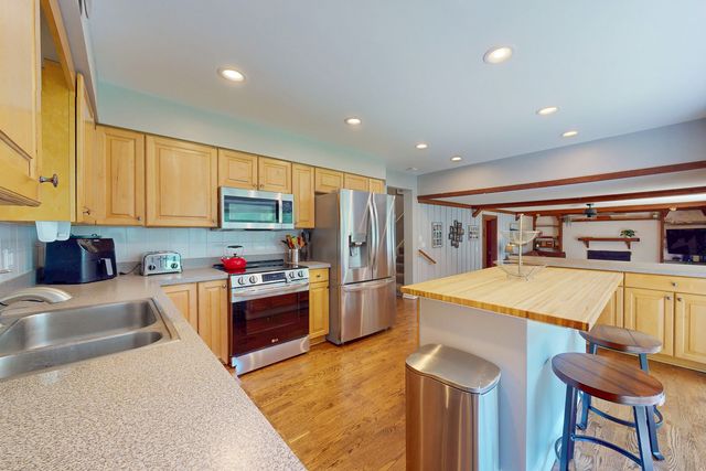 315 E Reseda Parkway, Palatine, IL 60067