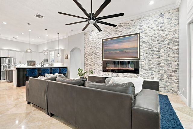 3829 Gulfstream Way, Davie, FL 33328