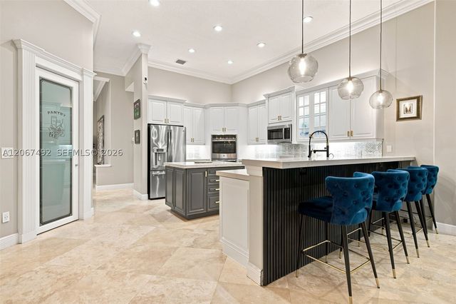 3829 Gulfstream Way, Davie, FL 33328