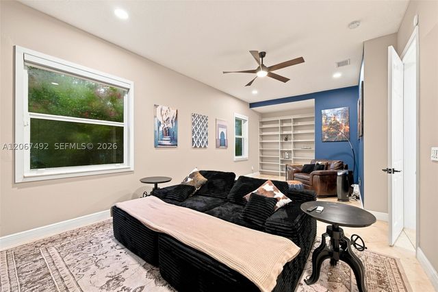 3829 Gulfstream Way, Davie, FL 33328