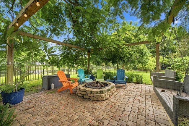 3829 Gulfstream Way, Davie, FL 33328