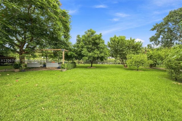 3829 Gulfstream Way, Davie, FL 33328