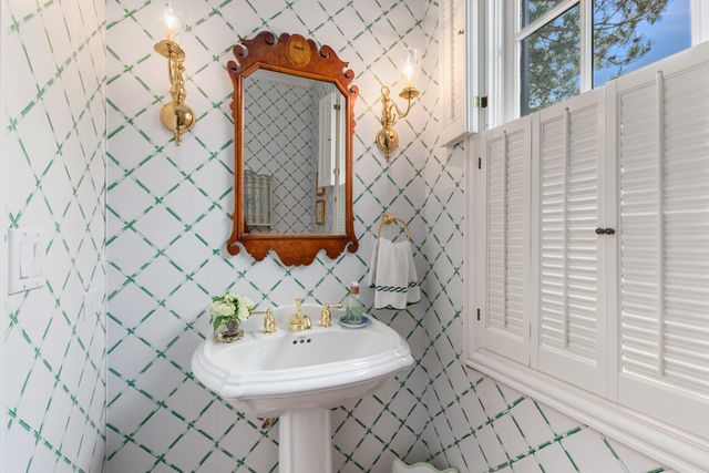 270 S South Shore Lane, Lake Forest, IL 60045