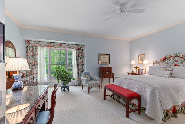 270 S South Shore Lane, Lake Forest, IL 60045