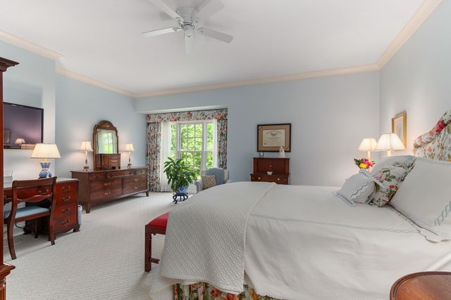 270 S South Shore Lane, Lake Forest, IL 60045