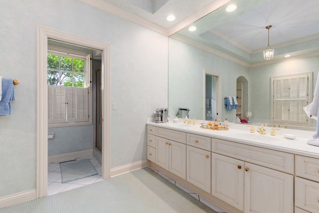 270 S South Shore Lane, Lake Forest, IL 60045