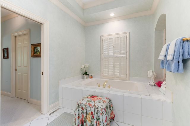 270 S South Shore Lane, Lake Forest, IL 60045