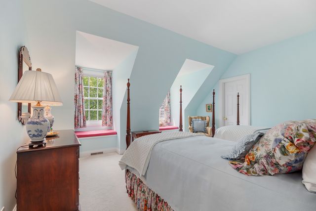 270 S South Shore Lane, Lake Forest, IL 60045