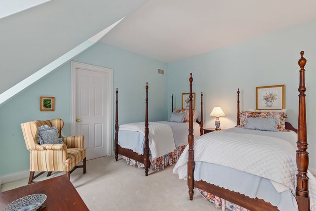 270 S South Shore Lane, Lake Forest, IL 60045