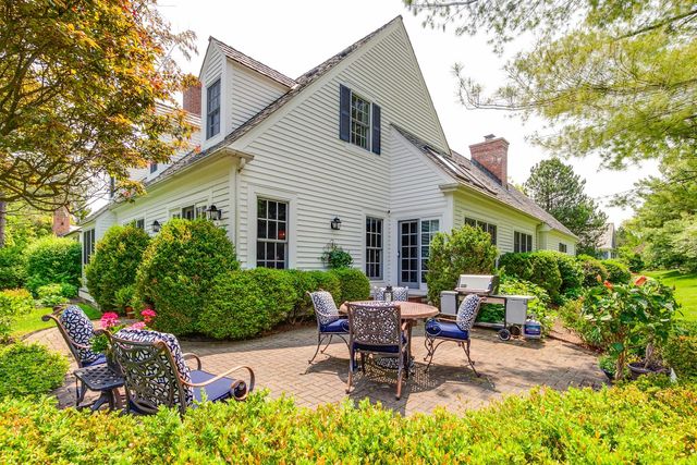 270 S South Shore Lane, Lake Forest, IL 60045