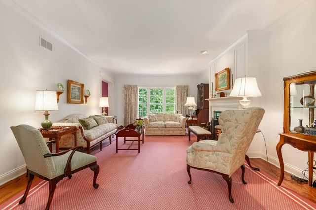 270 S South Shore Lane, Lake Forest, IL 60045