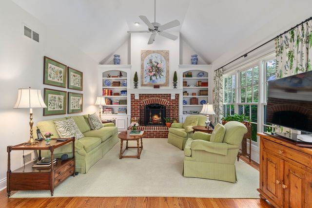 270 S South Shore Lane, Lake Forest, IL 60045