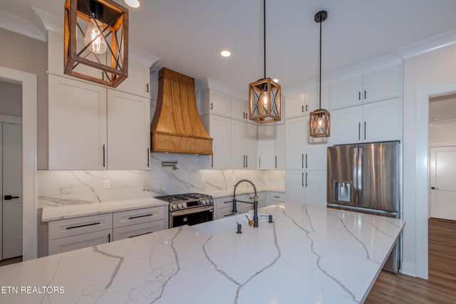 211 Chatuga Way, Loudon, TN 37774