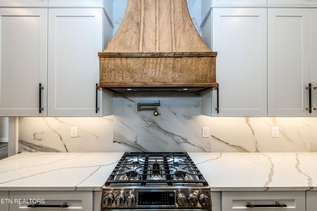 211 Chatuga Way, Loudon, TN 37774