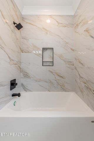 211 Chatuga Way, Loudon, TN 37774