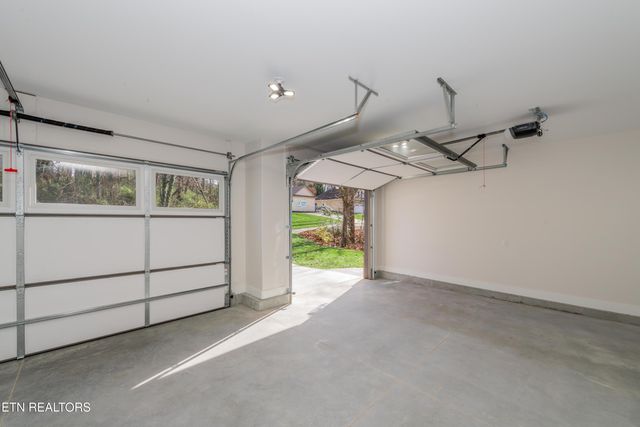 211 Chatuga Way, Loudon, TN 37774