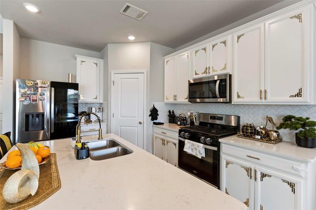 323 Windy Reed RD, Hutto, TX 78634