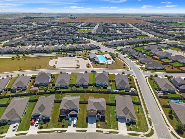 323 Windy Reed RD, Hutto, TX 78634