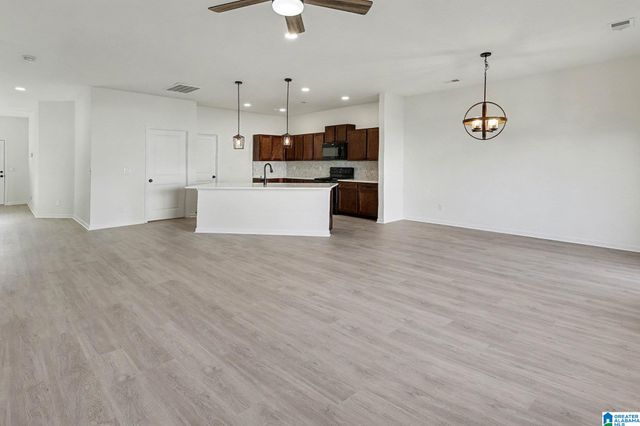 180 SMITH GLEN DRIVE, Springville, AL 35146