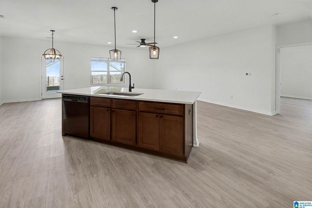 180 SMITH GLEN DRIVE, Springville, AL 35146